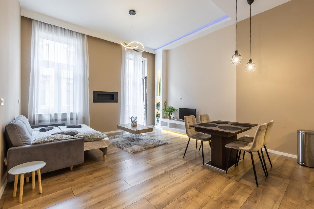 Csengery Deluxe Home With Balcony Budapeste Exterior foto
